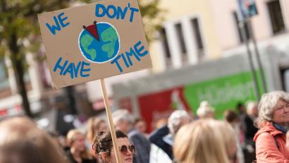 Symbolbild: Marius Becker/dpa
Bis 2040 will die Staatsregierung zum Einhalten der Ziele insgesamt 22 Milliarden Euro investieren.