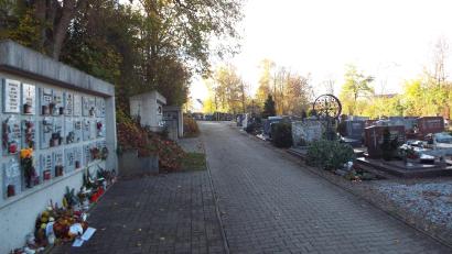 Bild: e
Die Grabnutzungsgebühren für den gemeindlichen Teil des Friedhofs in Kümmersbruck werden stark angehoben.