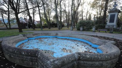 Bild: Wolfgang Steinbacher
Ganz so trostlos wie der Brunnen am Maxplatz präsentiert sich der Haushalt 2023 für die Stadt Amberg ohnehin nicht. Beide vereint viel eher die Tatsache, dass sie eine gute Zukunft vor sich haben.