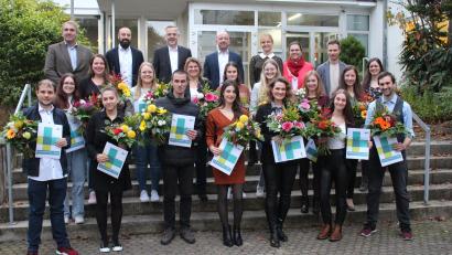 Bild: Kliniken Nordoberpfalz, Michael Reindl/exb
20 Absolventen der Kliniken Nordoberpfalz bekommen den Staatspreis für ihre Leistungen.