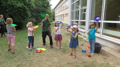 Archivbild: jzk
Eine „Zirkuswoche“ (Bild) gehörte bereits einmal zum Angebot von Learning Campus, das Kemnather Kinder in den Ferien nutzen konnten. Die Kulmainer Räte ebneten mit einem Zuschuss für Kinder in der Kommune den Weg für weitere Aktivitäten in der Gemeinde.
