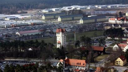 Archivbild: mor
Rund um den historischen Wasserturm erstrecken sich die Kasernengebäude der US-Garnison Grafenwöhr (Landkreis Neustadt/WN).
