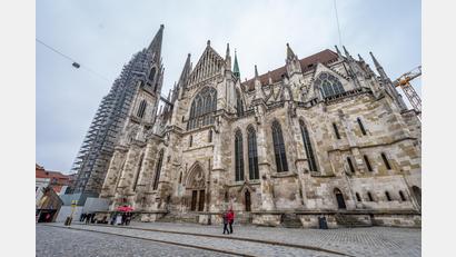Bild: Armin Weigel
Passend zum Faschingsauftakt an 11.11. hat ein Nutzer den Regensburger Dom bei E-Bay-Kleinanzeigen angeboten.