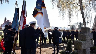 Bild: Stephan Huber
Anlässlich des Volkstrauertages gab es am Sonntag ein Totengedenken an den Soldatengräbern im Katharinenfriedhof in Amberg.