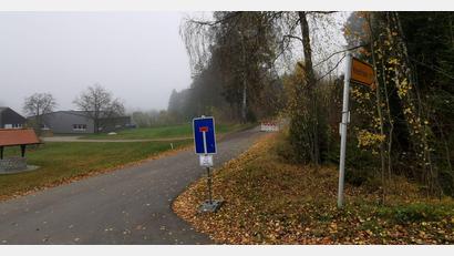 Bild: gz
Die Gemeindestraße nach Kreuth ist wegen Baumfällarbeiten gesperrt.