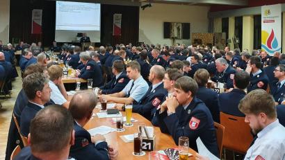 Bild: Kreisbrandinspektion Schwandorf/exb
In Schwarzenfeld kamen die Kommandanten zu ihrer zweiten Dienstversammlung in diesem Jahr zusammen.