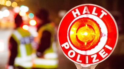 Bild: Daniel Bockwoldt/dpa
Die Polizei stoppte in Tirschenreuth einen 32-Jährigen.