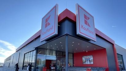Bild: Bäumler/fph
Schon kurz nach der Eröffnung strömten die Kunden in den neuen Kaufland-Markt an der Bayreuther Straße.