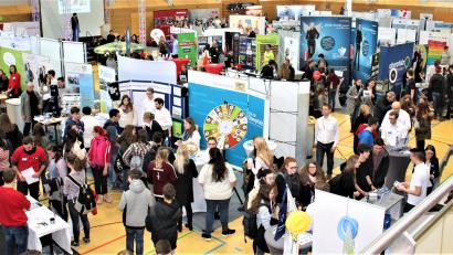 Archivbild: lg
Über 80 Aussteller haben sich zur Abiturmesse in der Dreifach-Sporthalle des Ortenburg-Gymnasiums angemeldet.