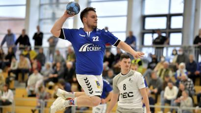 Archivbild: Hubert Ziegler
Maxim Pankraz (am Ball) war mit elf Treffern bester Torschütze der SG Auerbach/Pegnitz gegen Oberviechtach.