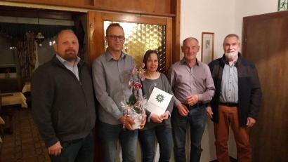 Bild: Norbert Ehebauer/exb
Ehrungen und ein Vortrag von Jürgen Wenzlik (links) standen im Mittelpunkt der Versammlung der Kreisgruppe Oberviechtach/Neunburg vorm Wald der Gewerkschaft der Polizei.