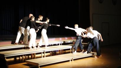 Bild: Axel Buchheit/exb
Die Theatergruppe des Gymnasiums spielte die Eigenproduktion „Medea.Jason“.