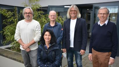 Bild: jr
Bei dem Gespräch in der Behindertenwerkstätte St. Elisabeth mit dabei waren Behindertenbeauftragte Doris Scharnagl-Lindinger sowie (von links) Maximilian Schmid (Begleitender Dienst), Werkstattrat Stefan Rösch, Behindertenbeauftragter Wolfgang Karbstein und Einrichtungsleiter Dr. Karl G. Kick.