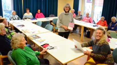 Bild: Kunz
Die Autoren-Gruppe präsentiert im Maria-Seltmann-Haus ihr Buchprojekt.