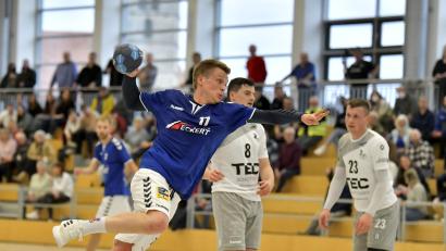 Archivbild: Hubert Ziegler
Karsten Herold (links) vertritt im Spiel der SG Auerbach/Pegnitz in Altdorf Trainer Nicholas Neupert.