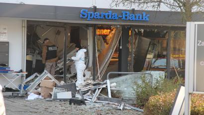 Bild: Dominic Casdorf
In der Nacht auf Montag haben Täter einen Geldautomaten im Regensburger Westen gesprengt.