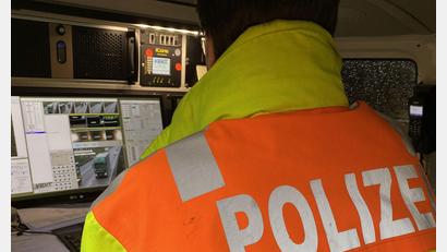 Bild: Verkehrspolizei Amberg/exb
Die Polizei zeichnete die Verstöße bei den Geschwindigkeits- und Abstandskontrollen auf.
