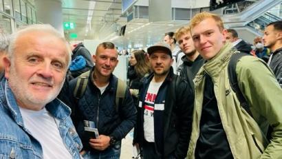 Bild: Hofmann/privat
Bernd Hofmann (links) aus Nabburg ist mit einigen Fans der deutschen Nationalmannschaft aus der Region auf Einladung der Kataris zur WM gereist.