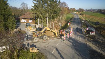 Bild: Wolfgang Erhart/exb
Im Bereich des Kösseinebades sind die Arbeiten im vollen Gange und sollen bis zum Jahresende abgeschlossen sein.