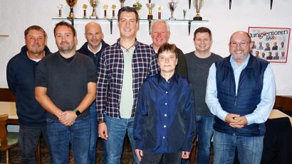 Bild: Bernhard Birkner/exb
Den neuen Vorstand des Tennisclubs bilden (von links) Thomas Benner, Markus Schandri, Clemens Sammet, Florian Kupsch, Stefan Seitz, Martina Weber, Felix Punzmann und Karl Gaach.