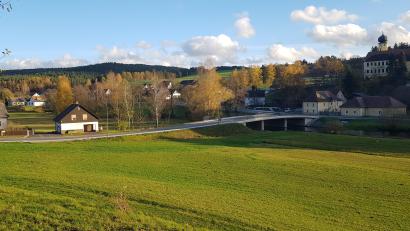 Bild: dob
Nach eineinhalbjähriger Bauzeit wurde nun die Kreisstraße in Böhmischbruck vor wenigen Tagen für den Verkehr freigegeben.