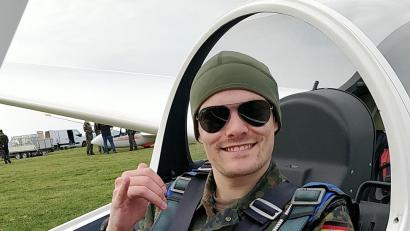 Bild: Tobias Schmidt
Philipp Hagn möchte Jet-Pilot werden. Dafür studiert der 27-Jährige Aeronautical Engineering (Luftfahrttechnik) an der Universität der Bundeswehr in München.