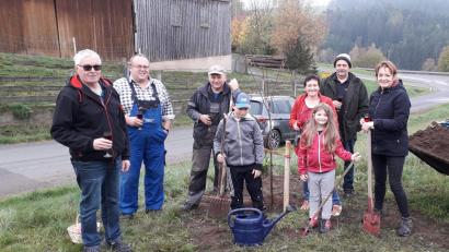 Bild: OGV Glaubendorf-Woppenhof /exb
Die gespendeten Zwetschgenbäume wurden in den Ortschaften Schwarzberg, Kötschdorf und Woppenhof gepflanzt.