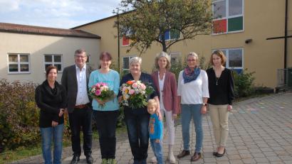 Bild: pop
An der Grundschule in Schmidmühlen wurden zwei Mitarbeiterinnen verabschiedet (von links): Daniela Kiesewetter, Peter Braun, Claudia Schiffmann, Elisabeth Bauer, Sabine Lubich, Silke Hackl und Stephanie Lautenschlager.