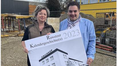 Bild: Sebastian Macht/exb
Wo einst der Milchhof stand, soll künftig eine Sporthalle entstehen. Diese und weitere Veränderungen haben Mary Möller-Hartung und Sebastian Macht in den Mittelpunkt der "Rawetzer Kalendergeschichte(n) 2023" gestellt.