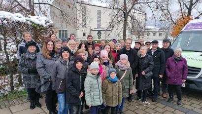 Bild: kod
Mitglieder der Katholischen Landvolkbewegung und der Kolpingsfamilie Tirschenreuth besuchten den ehemaligen Kaplan Daniel Fenk, der nun Stadtpfarrer von Grafenwöhr ist.