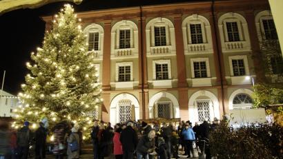 Archivbild: bgm
In diesem Jahr wird es sie endlich wieder geben: Die Vorbereitungen für die Weihnachtsmärkte in Neustadt/WN laufen bereits.