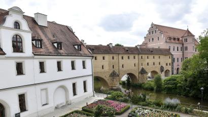 Bild: Petra Hartl
Der Kreisausschuss hat beschlossen, dass das Landratsamt Amberg-Sulzbach ein mobiles Notstromaggregat bekommen soll.