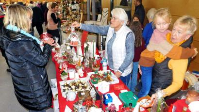 Bild: whü
Zum Angebot beim Weihnachtsmarkt gehörten auch kleine Dekoartikel und Mitbringsel.