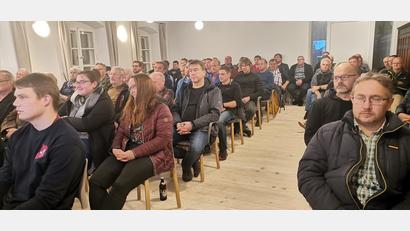 Bild: amö
Zahlreiche Zuhörer zeigen bei der Bürgerversammlung ihr Interesse an dem Ist-Zustand der Gemeinde und den geplanten Projekten.