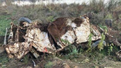 Bild: Polizeiinspektion Neunburg vorm Wald/exb
Ein ungewöhnlicher Fund: Das Autowrack am Ufer des Eixendorfer Stausees.