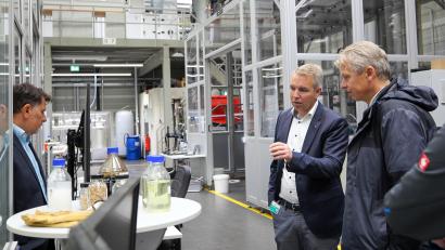 Bild: OTH Amberg-Weiden
Einblick in die klimaneutrale Rohölforschung: Fraunhofer Umsicht in Sulzbach-Rosenberg ist neuer Innovativer Lernort der OTH Amberg-Weiden.