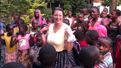 Bild: amö
Rebecca Köppl berichtete bei den Senioren über ihre vierwöchige Arbeit in einem Kinderheim in Kenia.