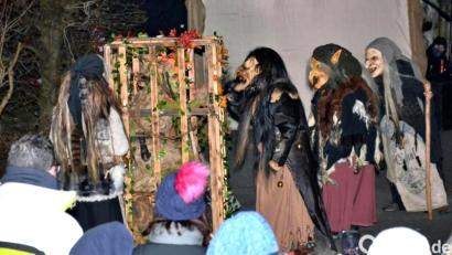 Archivbild: fjo
Verschiedene Musikgruppen, jede Menge Fieranten drinnen und draußen sowie die "Krampus-Gruppe" aus dem Schwarzachtal bietet der Waidhauser Adventsmarkt am ersten Adventssonntag.