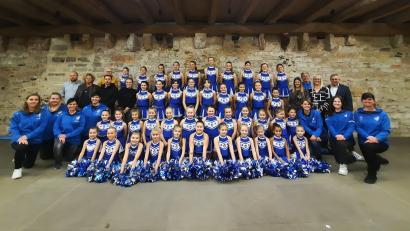 Bild: Stefanie Gradl
Die Vilsecker Gardemädchen freuen sich zusammen mit ihren Trainerinnen auf die Fünfte Jahreszeit.