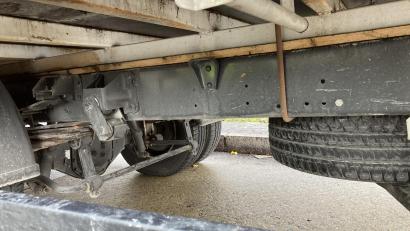 Bild: Verkehrspolizeiinspektion Amberg/exb
Der Aufbau des Kleintransporters war laut Polizeibericht offensichtlich „Marke Eigenbau“.