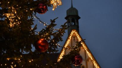 Archivbild: Petra Hartl
Weihnachten ist auch eine Zeit, an andere Menschen zu denken, denen es nicht so gut geht. Oberbürgermeister Michael Cerny bittet erneut darum, für all jene Amberger an die Bürgerstiftung eine Spende zu überweisen.