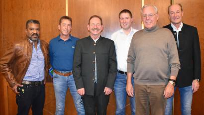 Bild: rgr
Das neue Vorstandsteam (von rechts) Herbert Meier, Helmuth Wächter, Thomas Keck, Helmut Amschler, Edgar Baier und Anthony Frazier lenkt künftig den DAGA.