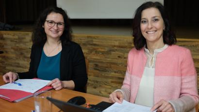 Bild: Hirsch
Die neuen Mitarbeiterinnen in der Geschäftsstelle des Kreisjugendrings sind Susanne Ernst (links) und Diana Drexler (rechts).