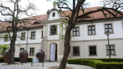 Archivbild: Gabi Schönberger
Das Keramikmuseum könnte bei der Haushaltsberatung Thema sein. Roland Richter (SPD) findet, dass der Finanzausschuss angesichts der Haushaltslage über defizitäre Betriebe wie das Keramikmuseum und die Musikschule diskutieren muss.