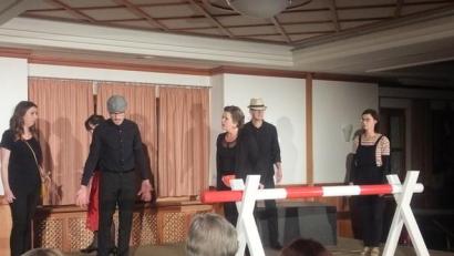 Bild: Heidrun Hahn/exb
Spielerisch, kulinarisch und musikalisch wird der Abend, wenn die „Cool y Narrischen“ im Landgasthof Aschenbrenner in Paulsdorf ihr Stück "Schrankenlos beschränkt" zeigen – begleitet von einem Drei-Gänge-Menü.