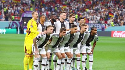 Bild: Tom Weller/dpa
Die deutsche Elf vor dem Spiel gegen Spanien.