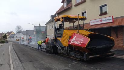 Bild: fpoz
Die Sanierungsarbeiten in der Waldershofer Ortsdurchfahrt kommen gut voran.