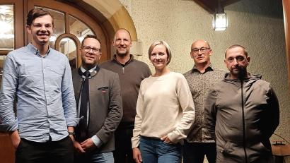 Bild: Claudia Mendel/exb
Zum neuen Obermeister der Maler- und Lackiererinnung Schwandorf wurde Marco Kraft (links) gewählt.