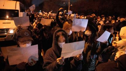 Bild: Ng Han Guan/AP/dpa
Protest mit weißen Blättern in Peking.
