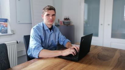 Bild: wrl
In seinem Schreibtisch-Job stößt Josef Schmid kaum auf Hindernisse. Bei einem anderen Beruf wäre das vielleicht anders, schätzt er.